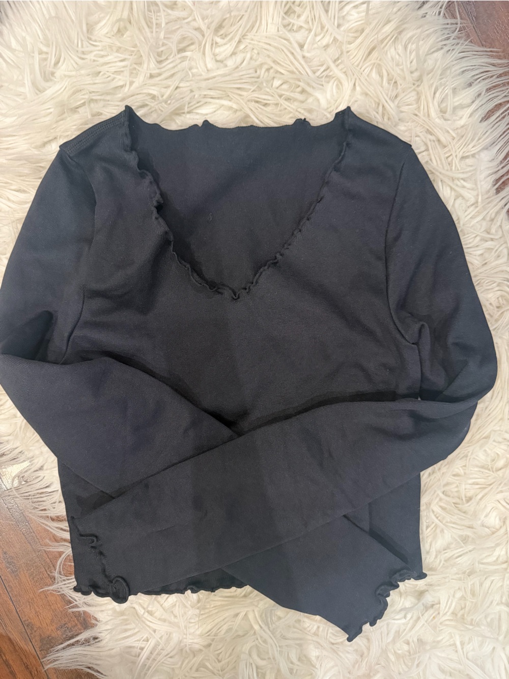 S OQQ Women's Black crop long sleeve top with Lettuce-Edge Hem